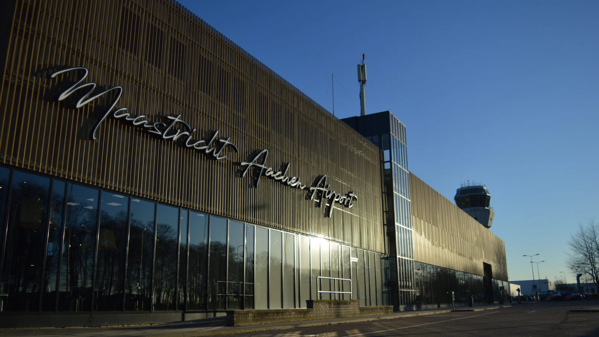 Bureau d'Ecrivus International à l'aéroport de Maastricht Aachen, Vliegveldweg 106